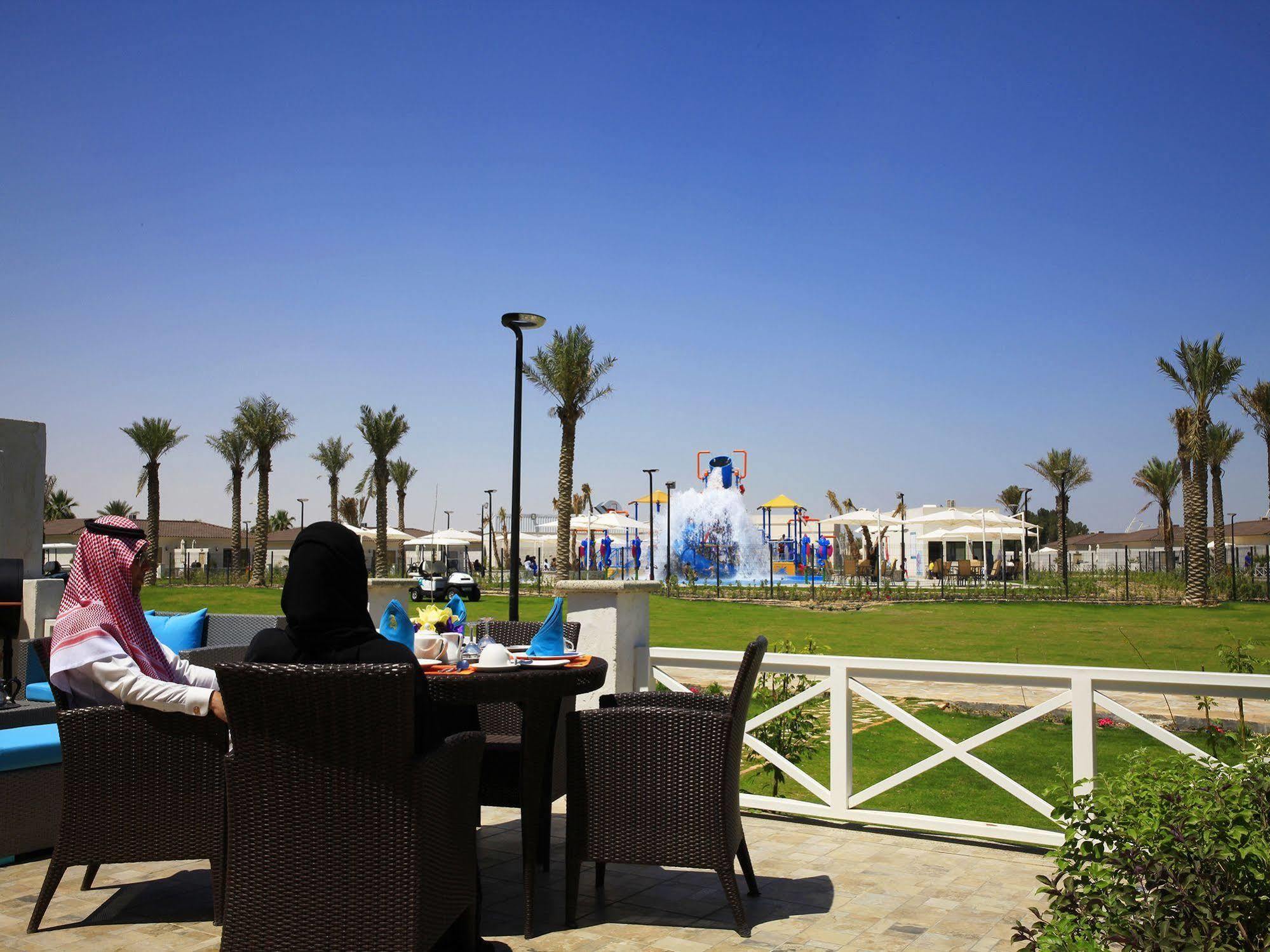 सहारा Golden Tulip Dana Bay 4*